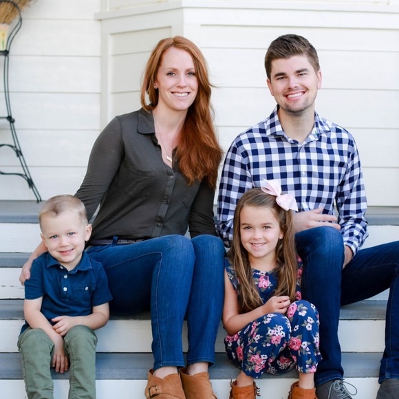 Meet your Posher, Laura - Picture 1 of 1